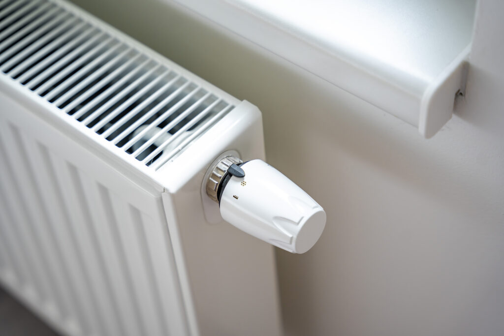 Battery heating knob. Heating in an apartment, at home. Heating prices.